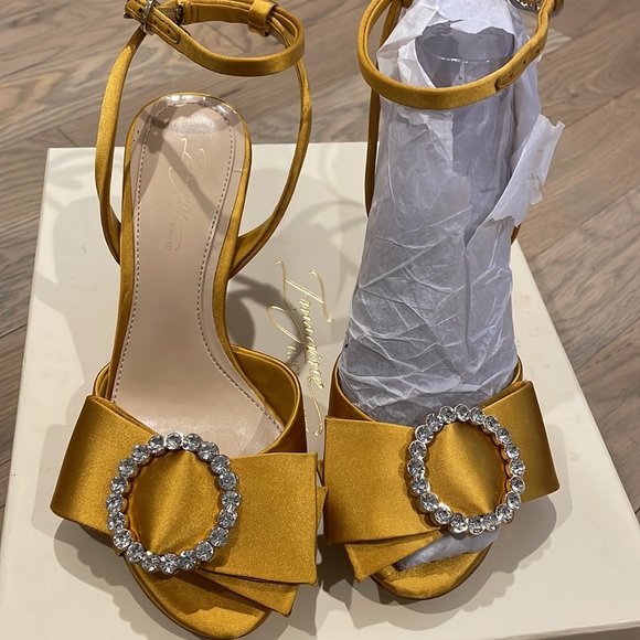 Vince Camuto Imagine, Yellow, 5 1/2 - Picture 2 of 4